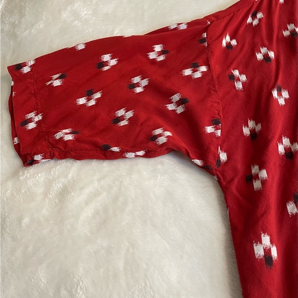 Old Navy Flowy Hi/Low Top. Size XL. Red. Good condition. - Picture 4 of 9